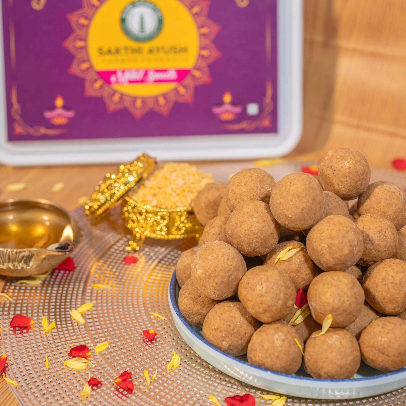 Pasiparuppu Laddu(பாசிப்பருப்பு லட்டு)